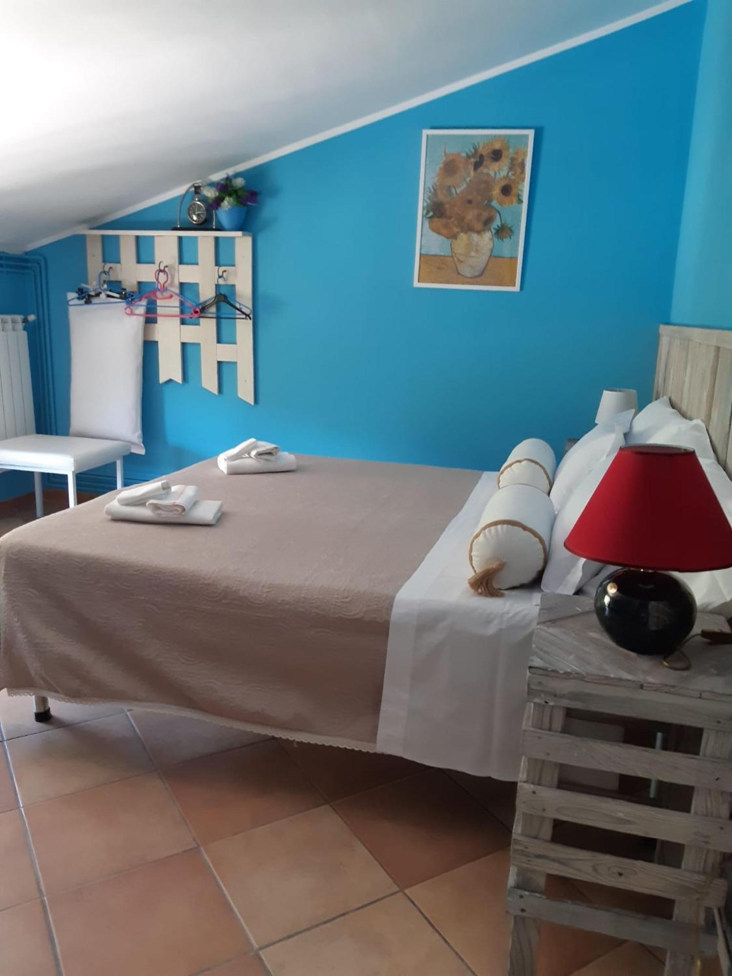 Il Girasole Bed & Breakfast Castelvecchio Calvisio Exterior photo