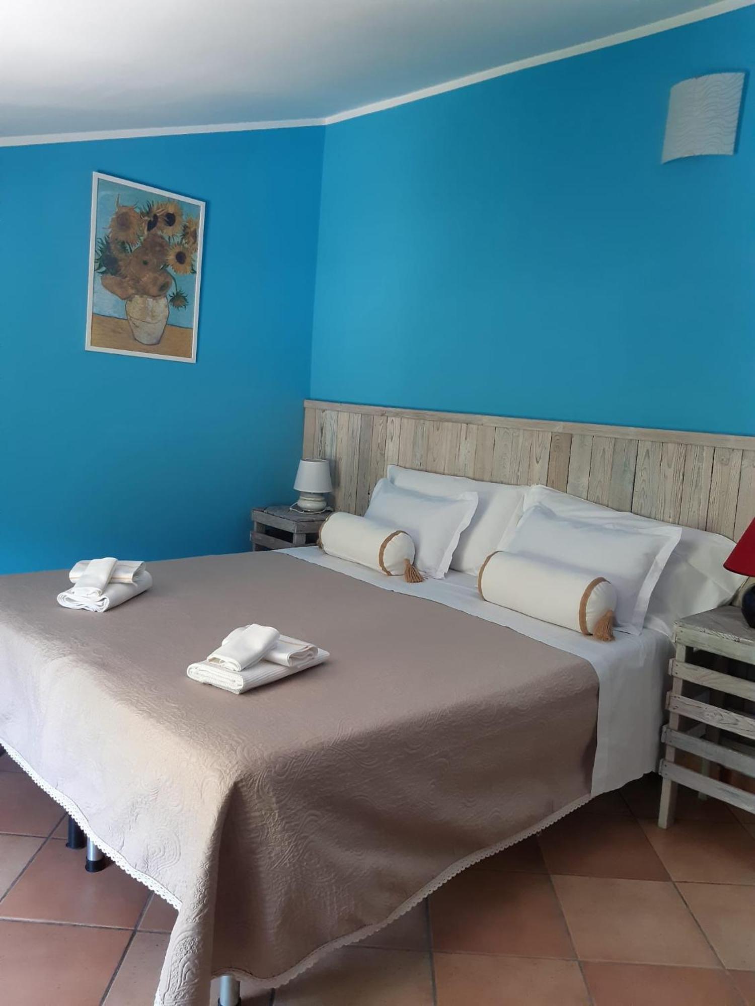 Il Girasole Bed & Breakfast Castelvecchio Calvisio Exterior photo